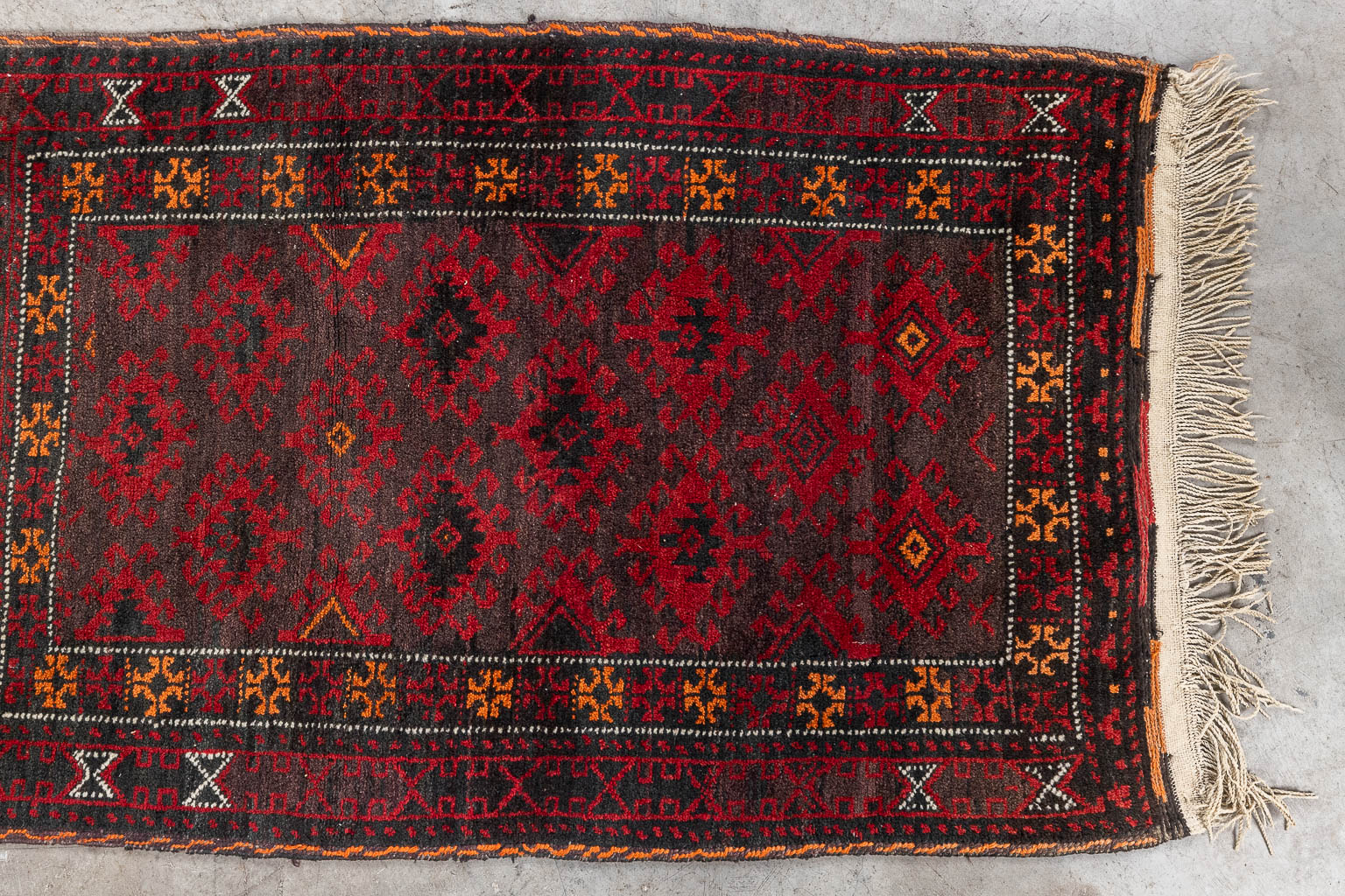 Een collectie van 3 Oosterse, handgeknoopte tapijten. Kazak & Afghan. (L:207 x W:107 cm)