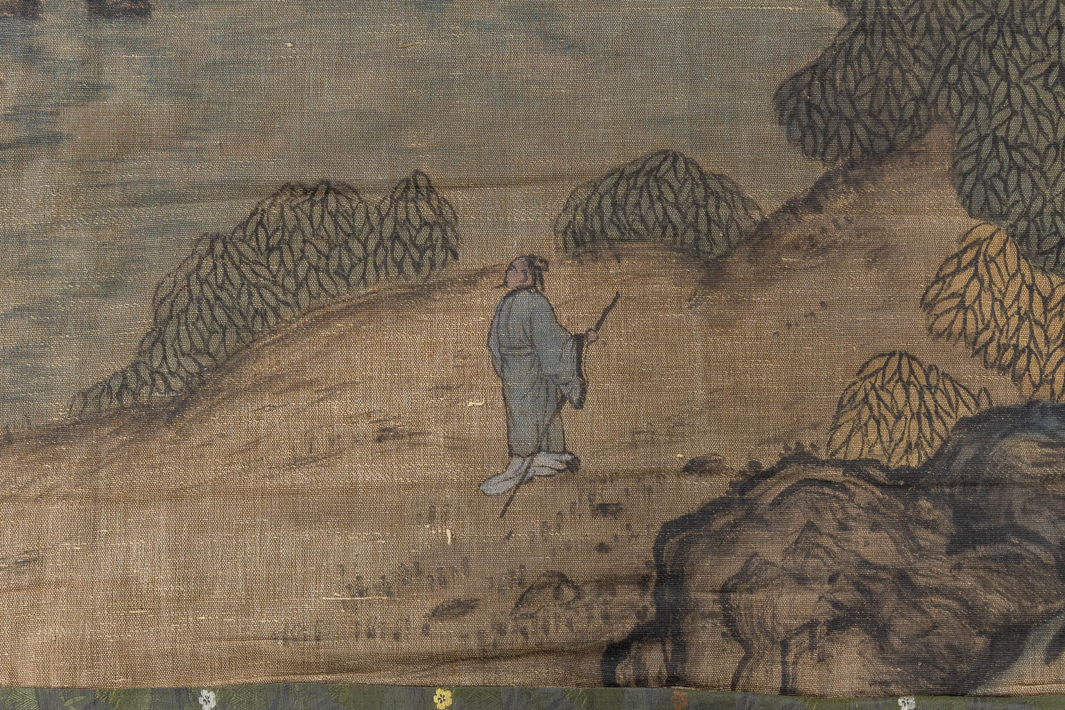 A decorative pair of Chinese painted embroideries with landscape decor. (W:125 x H:175 cm)