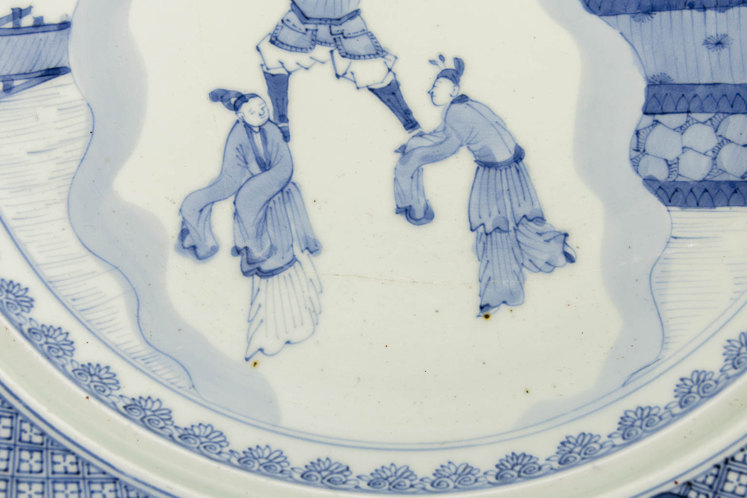 A set of three Chinese blue-white plates. (D:45 cm)