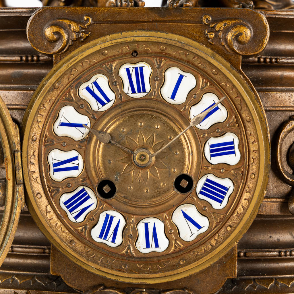 A large mantle clock with two ladies, patinated spelter. Circa 1900. (L:18 x W:42 x H:58 cm)