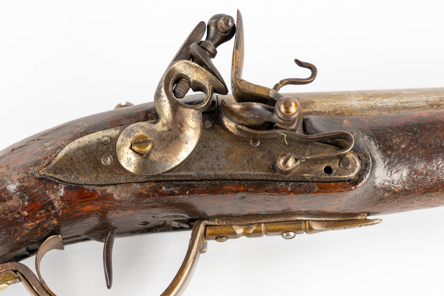 A collection of two antique pistols, of which one is a 