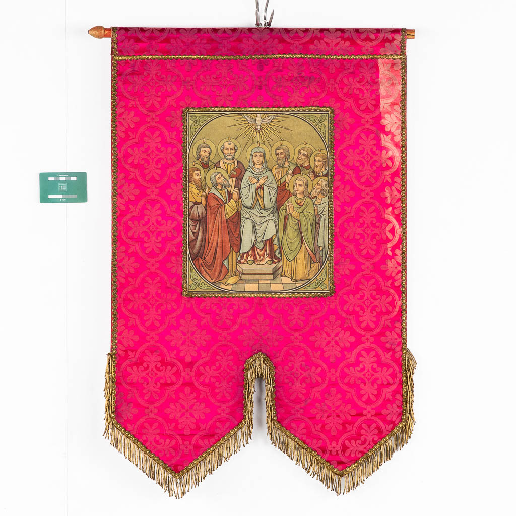 Five banners with Religious scènes, embroidred and printed. Circa 1900.