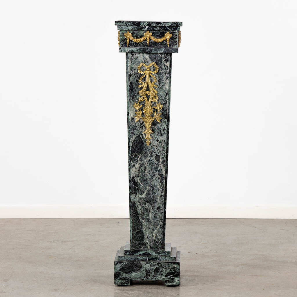 A green marble pedestal, mounted with bronze. (L:28 x W:28 x H:112 cm)