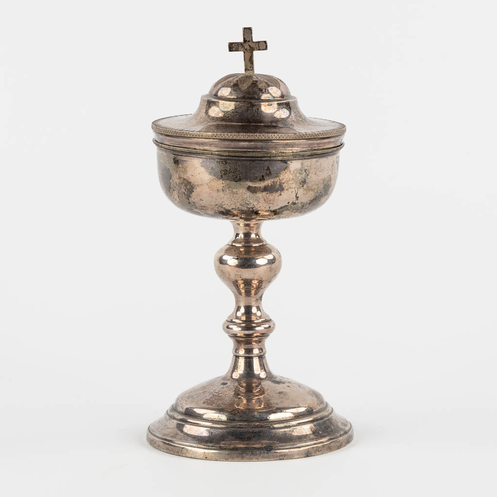 A small ciboria with cuppa, Paris, France, 1819-1838. Added ciboria. (H:28 x D:13 cm).  Church use.