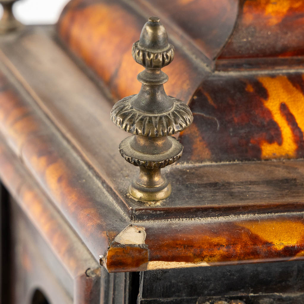 An antique Sicilian mantle clock, mounted with tortoiseshell and gilt bronze. Italy, 18th C. (L:20 x W:36 x H:53 cm)