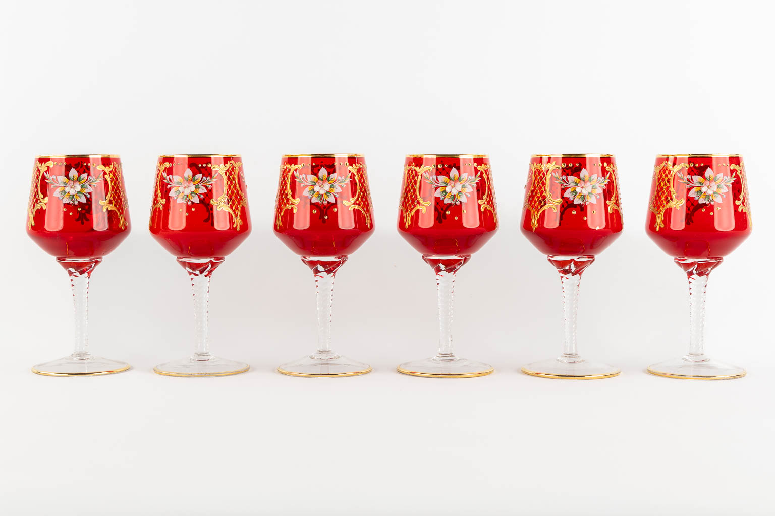 A carafe with 6 matching glasses on a serving platter, Murano, Italy. (H:38 x D:43 cm)