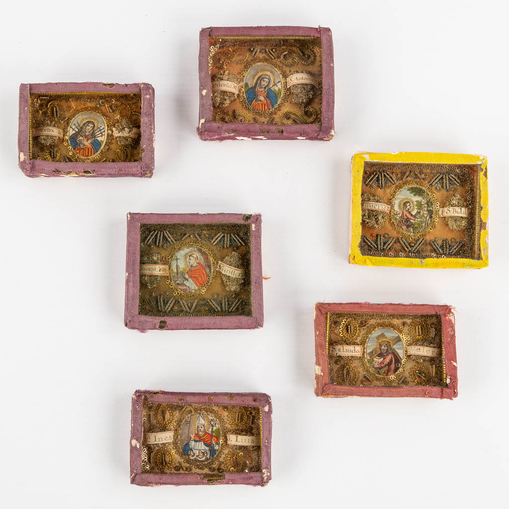 A collection of 6 reliquaries, Southern Europe, late 18th C.  (W:7,8 x H:6,5 cm)