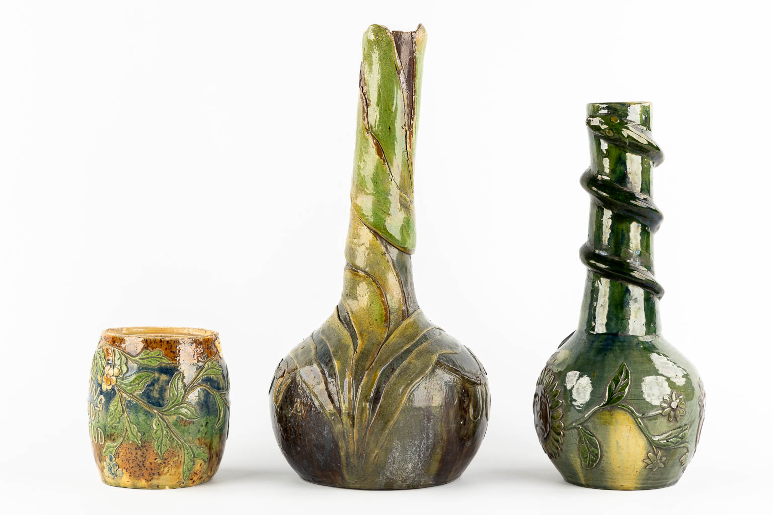 Leo Maes Vereenooghe, Maes Platteau, Two vases and a tobacco jar. Flemish Earthenware, Torhout. (H:45 x D:20 cm)