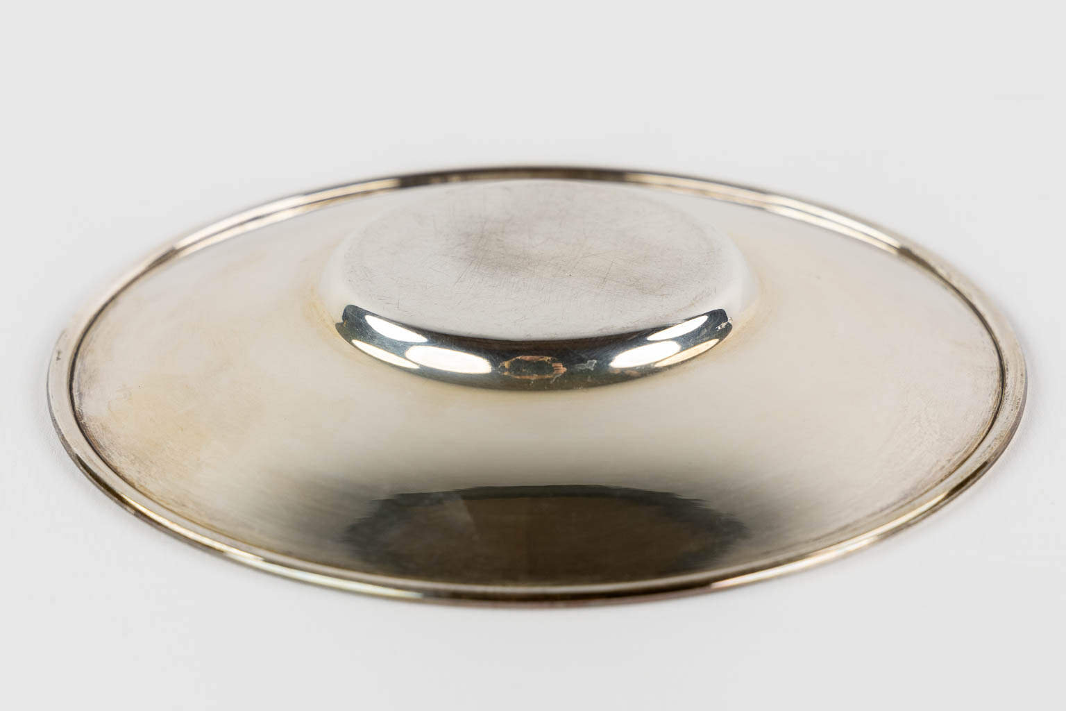 A pitcher on a saucer, silver mounted with cabochons. 800/1000. (H:22 x D:16 cm)