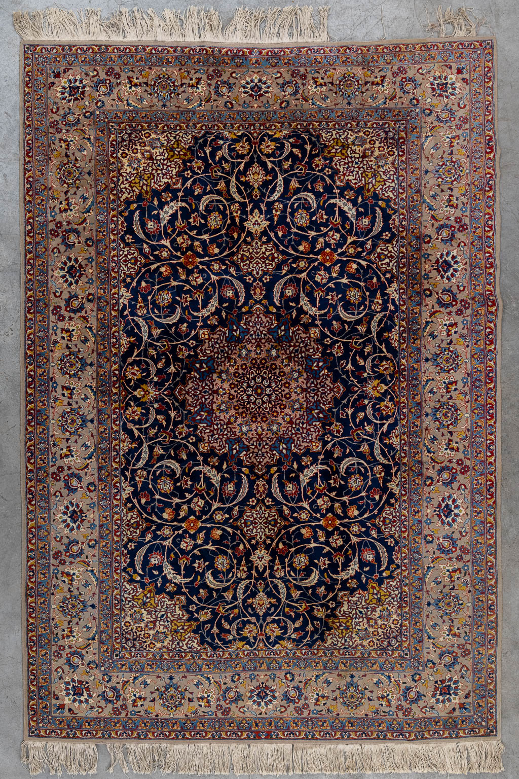 An Oriental hand-made carpet, Moud. (W:154 x H:228 cm)