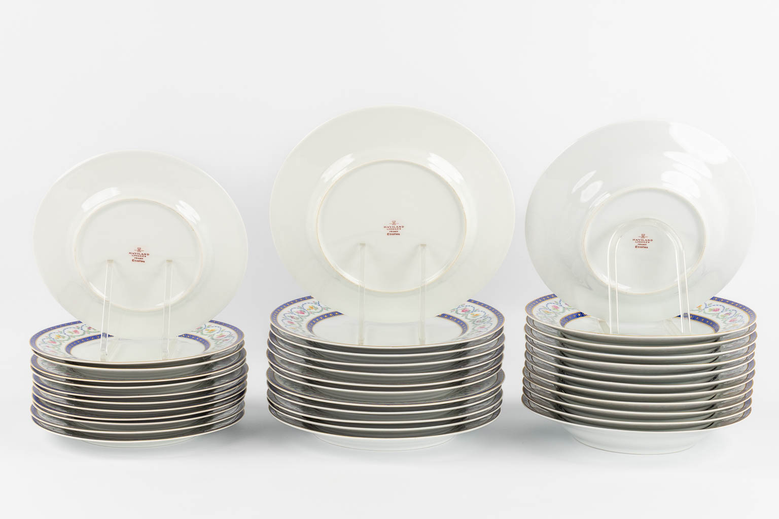 Limoges Haviland, 'Etoiles' een groot dineer en koffieservies. 71 stuks.