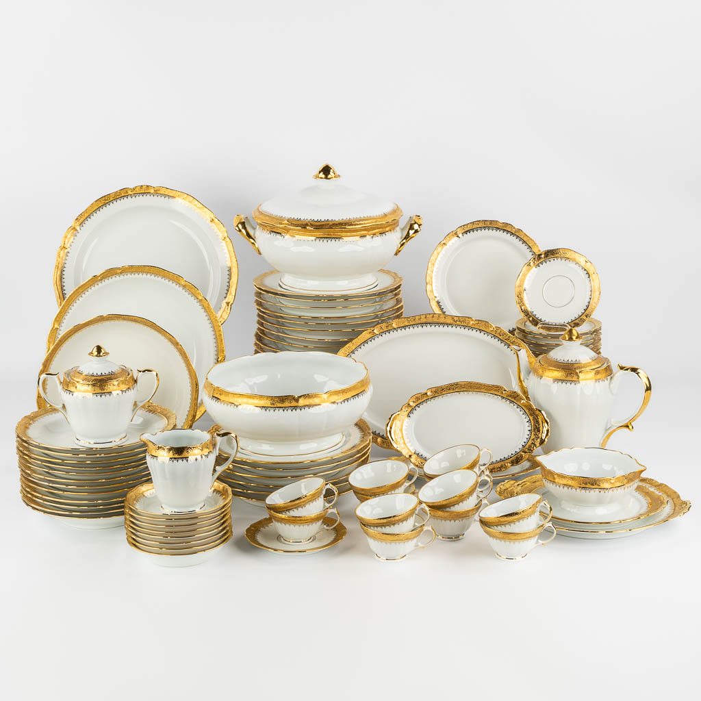 ULIM Limoges, a large dinner and coffee service, porcelain with a gilt rim. (L:26 x W:31 x H:20 cm)