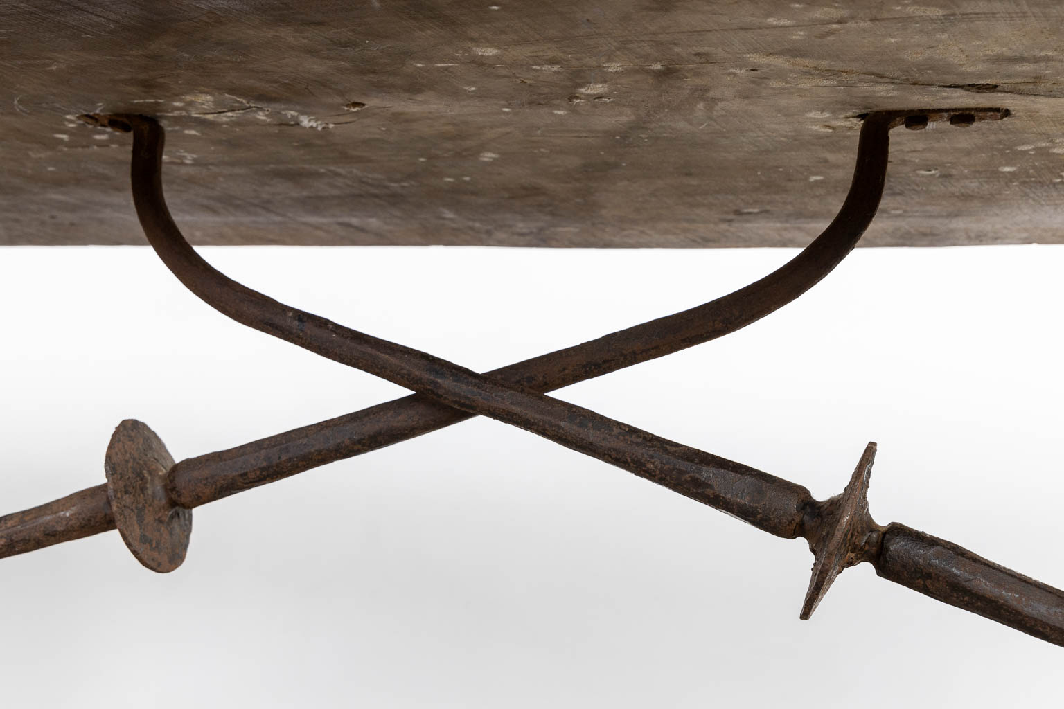 An exceptional Spanish tabel, single slab table top, walnut,19th C. (L:94 x W:473 x H:80 cm)