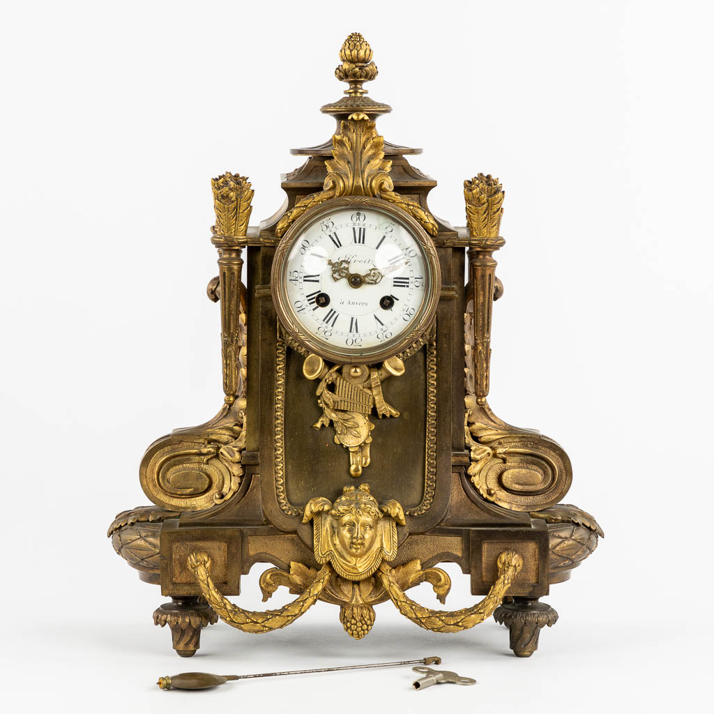 A mantle clock, gilt bronze in a Louis XVI style. Circa 1900. (L:16 x W:32 x H:41 cm)