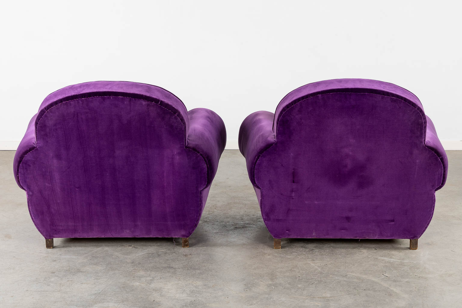 A pair of armchairs with purple fabric upholstry, France, Art Deco. (L:84 x W:109 x H:87 cm)