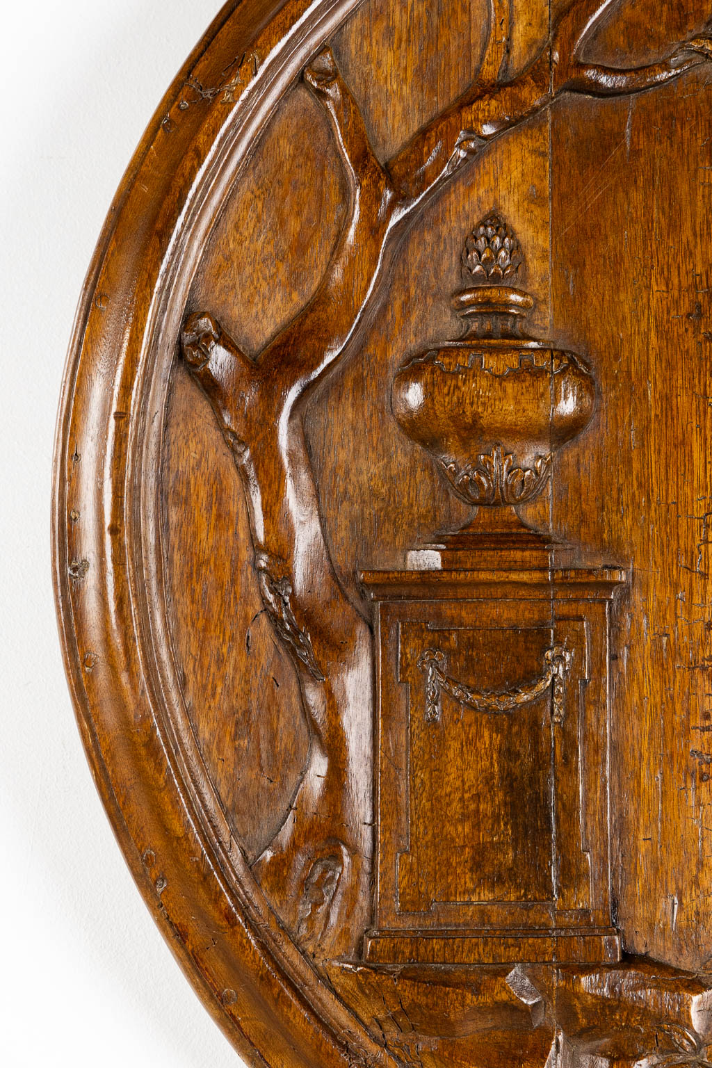 Mary magdalene mourning at the crucifix, sculptured oak, 18th C. (W:69 x H:69 cm)