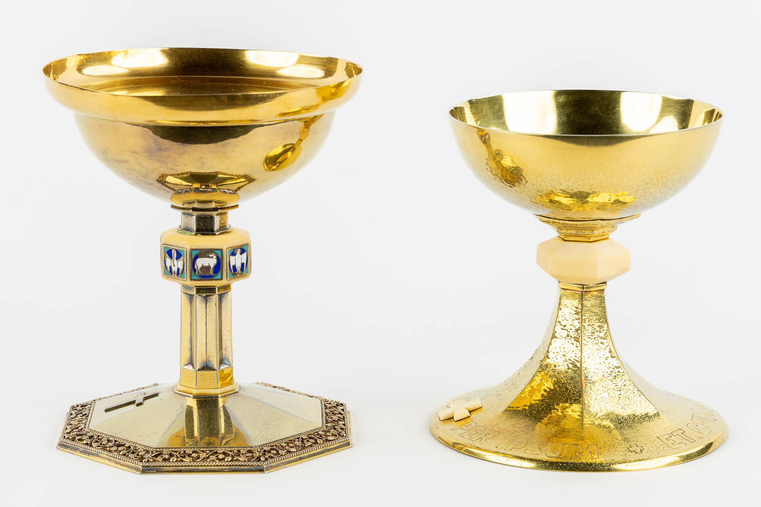 Two gold-plated ciboria, Art Deco. One with enamel plaques of Jesus Christ and animals. (H:16,5 x D:15 cm)