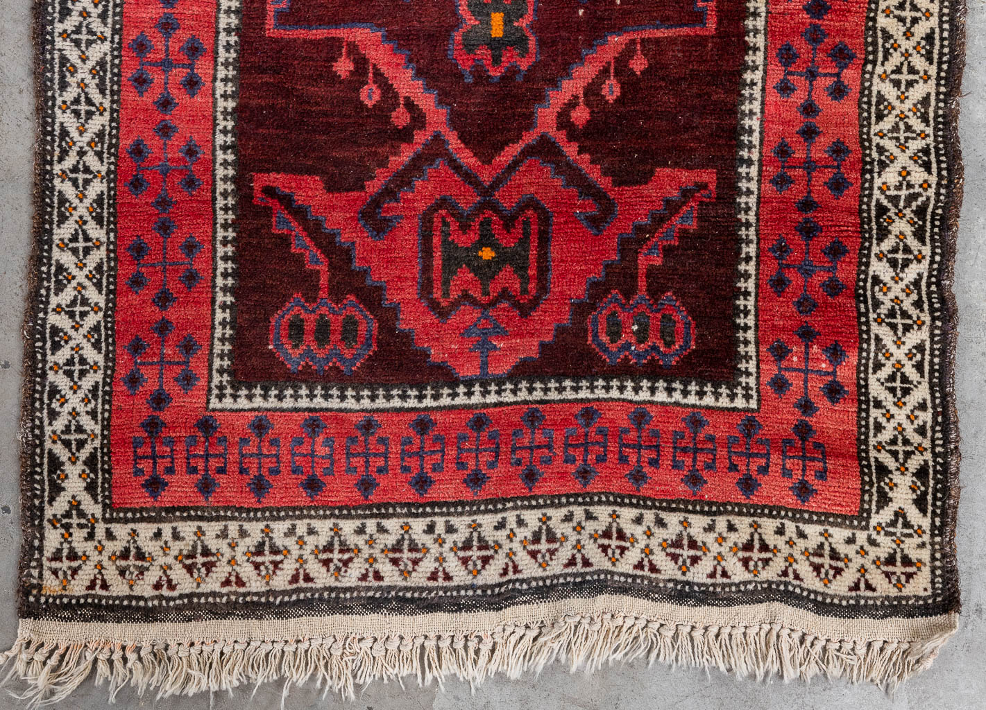 Een collectie van 3 Oosterse, handgeknoopte tapijten. Kazak & Afghan. (L:207 x W:107 cm)