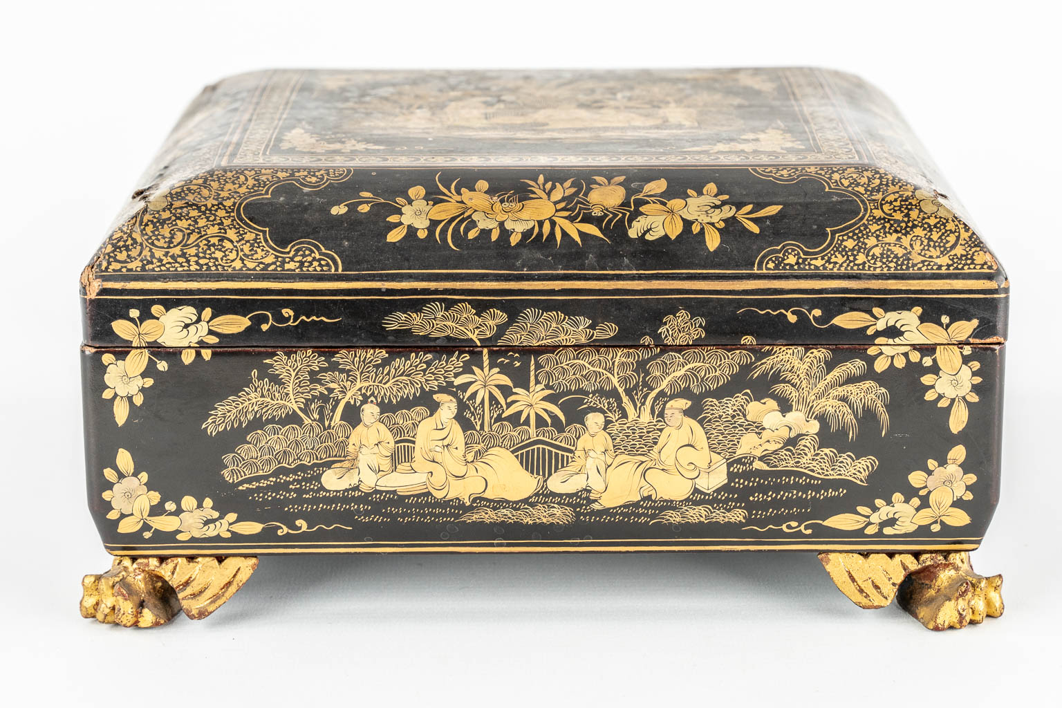 A Chinese Canton export game box, lacquered with hand-painted decors. 