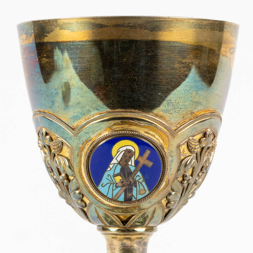 A Chalice and paten, Vermeil, Gothic Revival, Cloisonné enamel. France, 19th C. (H:24,5 x D:14,5 cm)